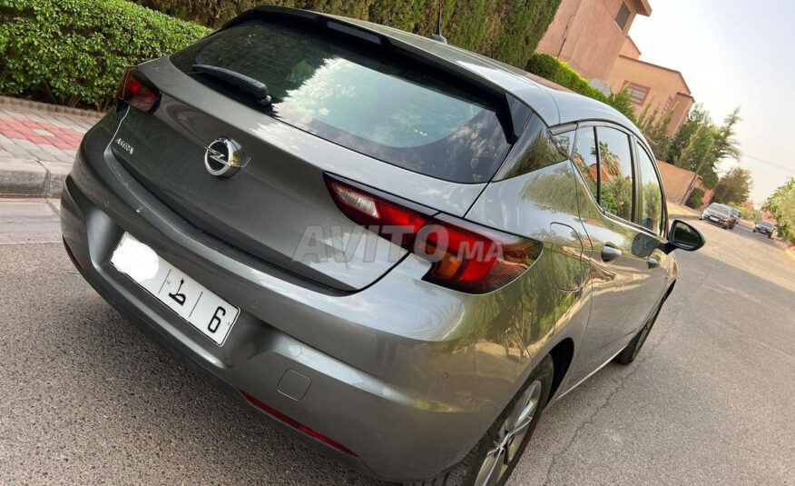 Opel Astra Diesel Manuelle 2021 à Marrakech